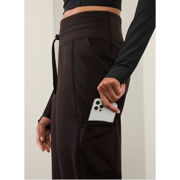 Athleta M Rainier Mid Rise Cargo Jogger Black Medium - Picture 2 of 4